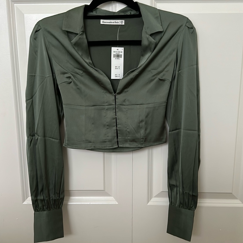Abercrombie and Fitch Cropped Statin Button Up